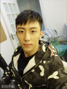 黄景瑜打电话照片  第2张