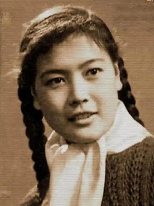 杨雅琴资料,艺术与人生的璀璨篇章  第3张