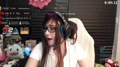 女主播抖胸  第2张